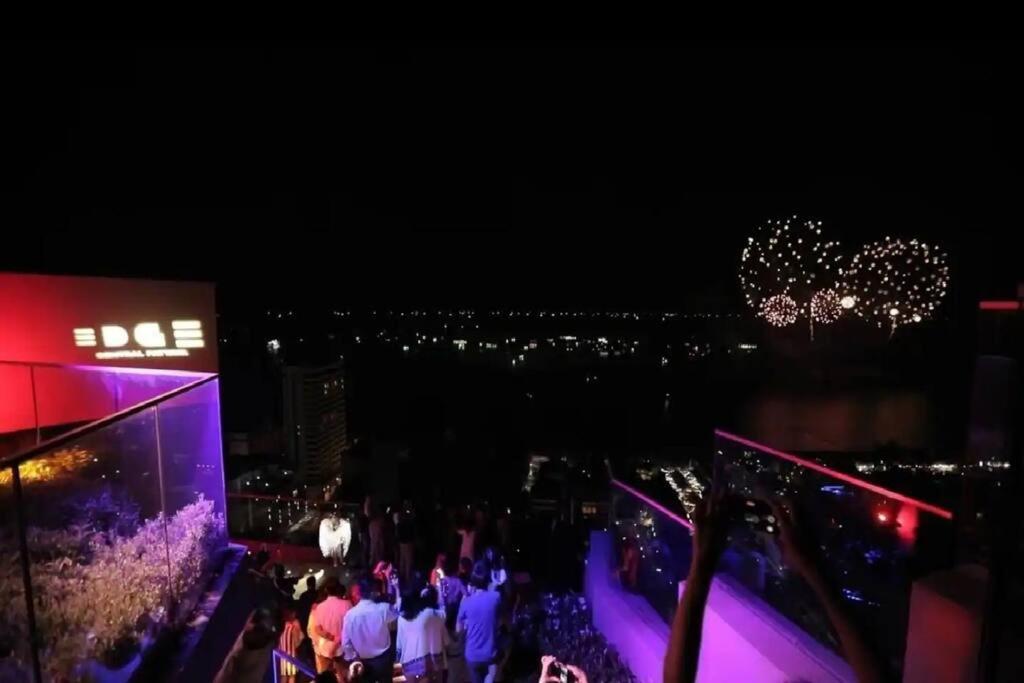With Roof Pool